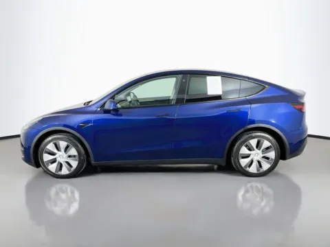 More photos of 2023 Tesla Model Y Long Range at Clement Supercenter, MO
