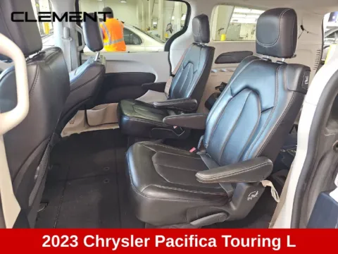 More photos of 2023 Chrysler Pacifica Touring L at Clement Supercenter, MO