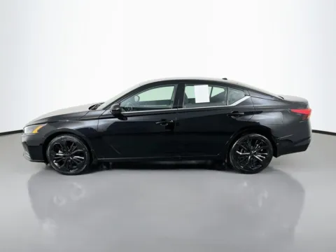 More photos of 2023 Nissan Altima 2.5 SR at Clement Supercenter, MO