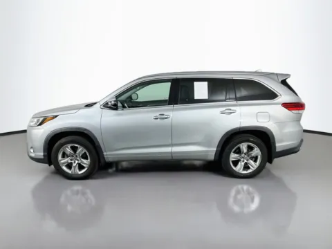 More photos of 2019 Toyota Highlander Limited at Clement Supercenter, MO
