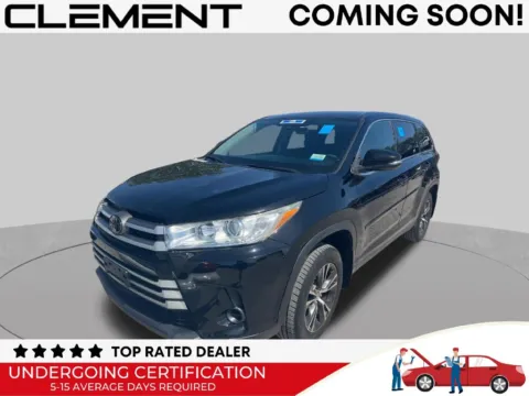 Black 2019 Toyota Highlander LE for sale in St. Charles, MO