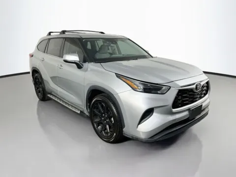 More photos of 2022 Toyota Highlander L at Clement Supercenter, MO