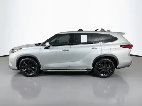 More photos of 2022 Toyota Highlander L at Clement Supercenter, MO