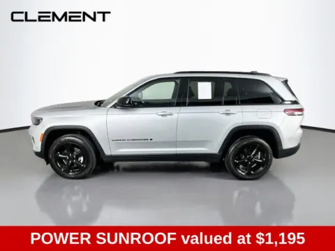 More photos of 2022 Jeep Grand Cherokee Altitude at Clement Supercenter, MO