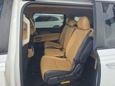More photos of 2022 Kia Carnival LXS at Clement Supercenter, MO