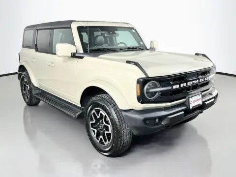 More photos of 2025 Ford Bronco Outer Banks at Clement Supercenter, MO