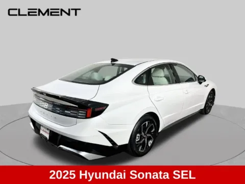More photos of 2025 Hyundai Sonata SEL at Clement Supercenter, MO