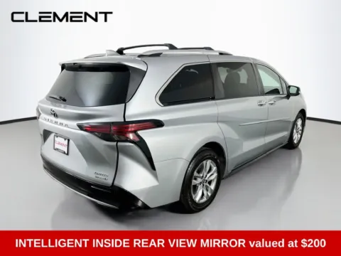 More photos of 2021 Toyota Sienna Limited at Clement Supercenter, MO