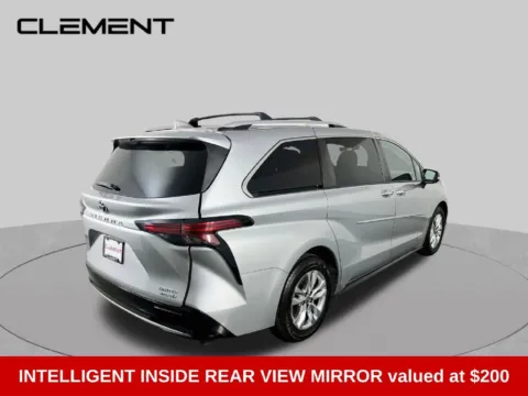 More photos of 2021 Toyota Sienna Limited at Clement Supercenter, MO