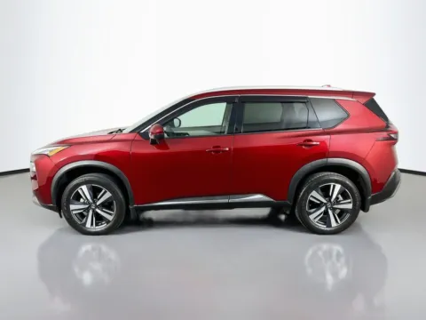 More photos of 2021 Nissan Rogue SL at Clement Supercenter, MO