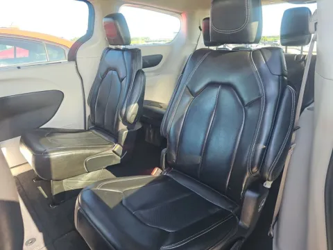 More photos of 2023 Chrysler Pacifica Touring L at Clement Supercenter, MO