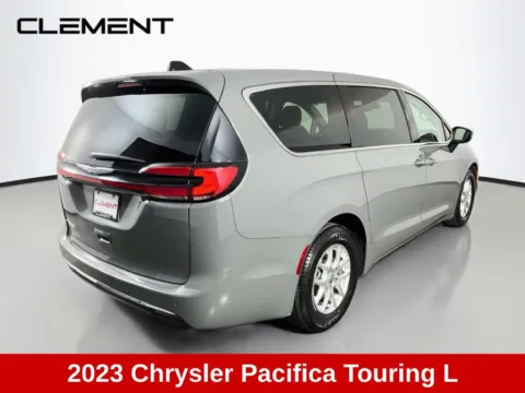 More photos of 2023 Chrysler Pacifica Touring L at Clement Supercenter, MO
