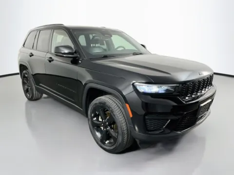 Another view of 2023 Jeep Grand Cherokee Altitude X for sale in St. Charles, MO at Clement Supercenter