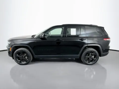 More photos of 2023 Jeep Grand Cherokee Altitude X at Clement Supercenter, MO