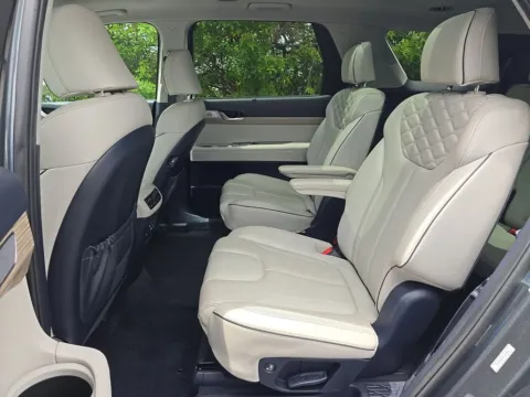 More photos of 2021 Hyundai Palisade Limited at Clement Supercenter, MO