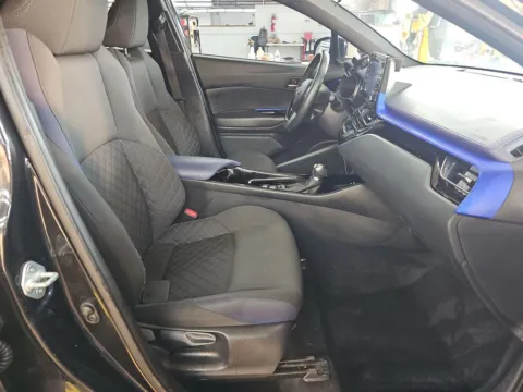 More photos of 2022 Toyota C-HR XLE at Clement Supercenter, MO