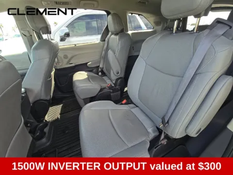More photos of 2022 Toyota Sienna Limited at Clement Supercenter, MO