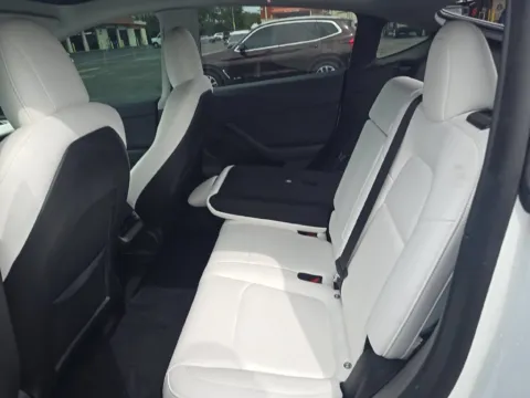More photos of 2022 Tesla Model Y Performance at Clement Supercenter, MO