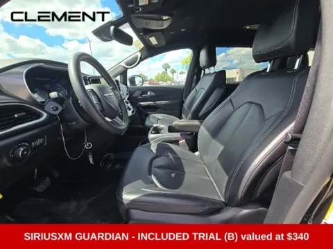 More photos of 2025 Chrysler Pacifica Select at Clement Supercenter, MO