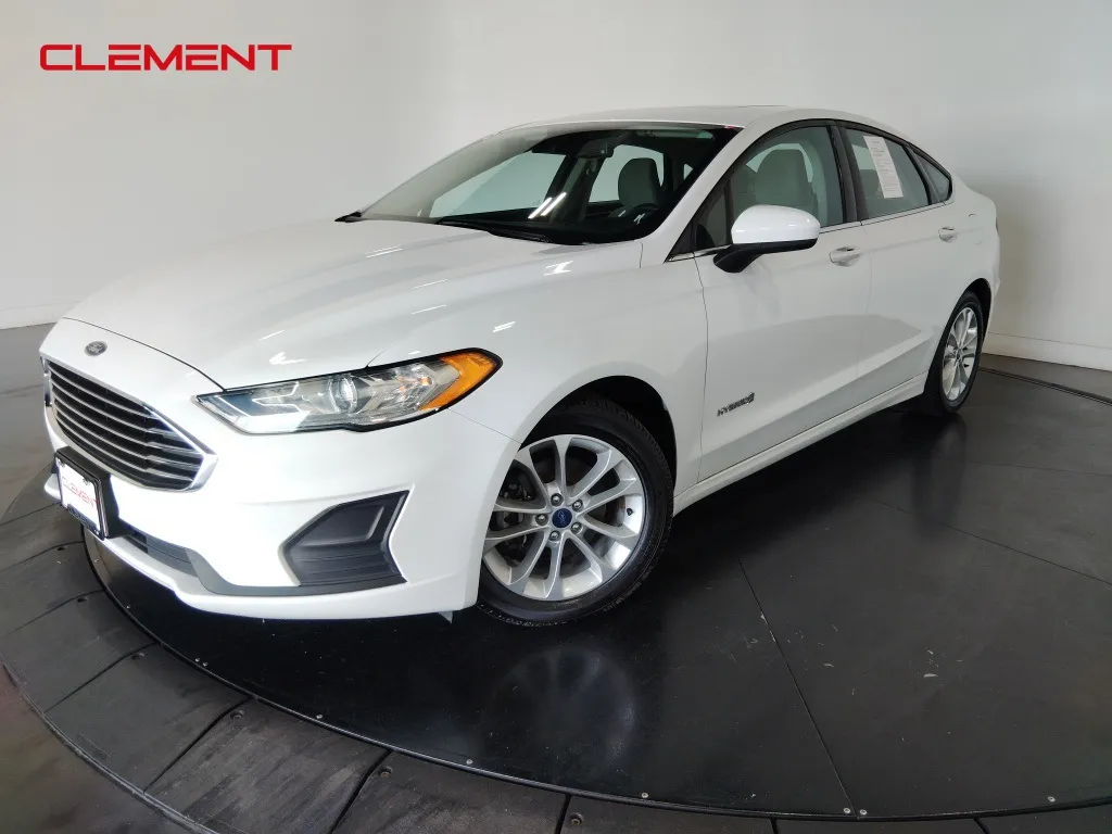 White 2019 Ford Fusion Hybrid SE for sale in St. Charles, MO
