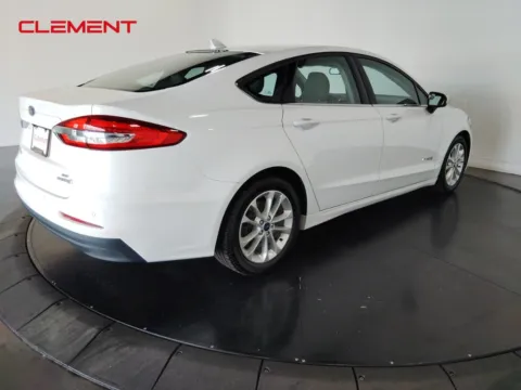 More photos of 2019 Ford Fusion Hybrid SE at Clement Supercenter, MO