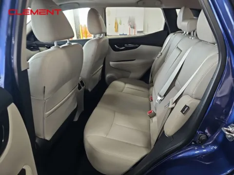 More photos of 2022 Nissan Rogue Sport SL at Clement Supercenter, MO