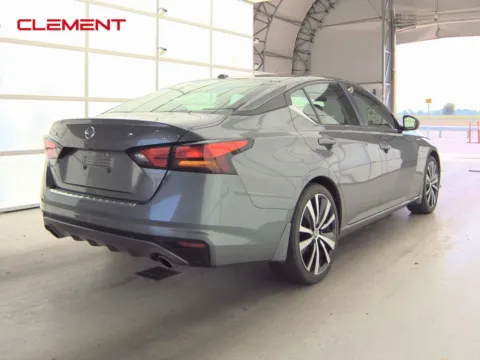 More photos of 2022 Nissan Altima 2.5 SR at Clement Supercenter, MO