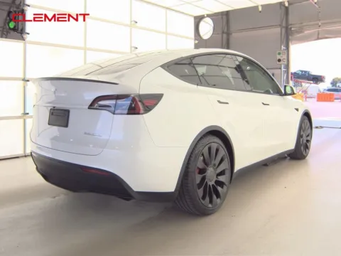 More photos of 2022 Tesla Model Y Performance at Clement Supercenter, MO