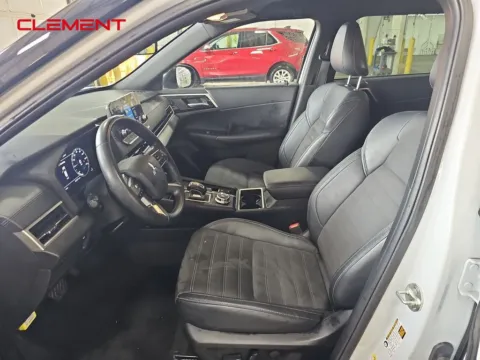 More photos of 2023 Mitsubishi Outlander SE at Clement Supercenter, MO