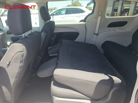 More photos of 2021 Chrysler Voyager L at Clement Supercenter, MO