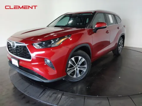 Red 2023 Toyota Highlander XLE for sale in St. Charles, MO
