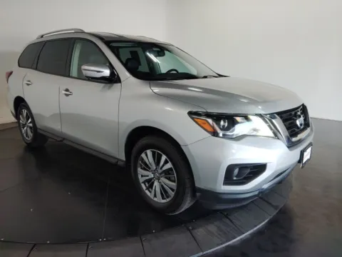 More photos of 2020 Nissan Pathfinder SL at Clement Supercenter, MO