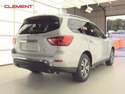 More photos of 2020 Nissan Pathfinder SL at Clement Supercenter, MO