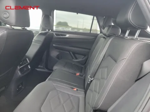 More photos of 2024 Volkswagen Atlas Cross Sport 2.0T SE w/Technology at Clement Supercenter, MO