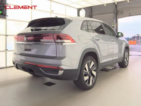 More photos of 2024 Volkswagen Atlas Cross Sport 2.0T SE w/Technology at Clement Supercenter, MO