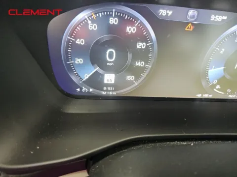 Photos of 2022 Volvo XC40 Momentum for sale in St. Charles, MO at Clement Supercenter