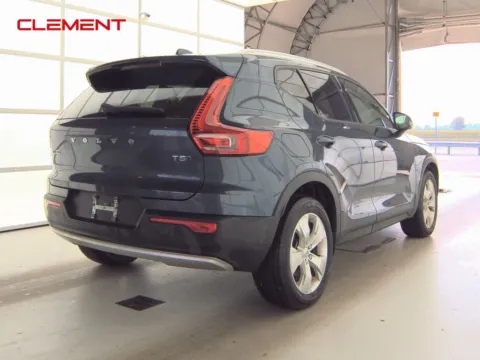 More photos of 2022 Volvo XC40 Momentum at Clement Supercenter, MO