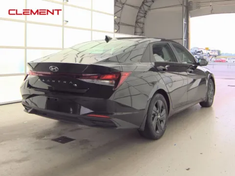 More photos of 2022 Hyundai Elantra SEL at Clement Supercenter, MO
