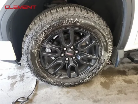 More photos of 2020 GMC Sierra 1500 Elevation at Clement Supercenter, MO