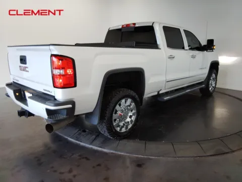 More photos of 2019 GMC Sierra 2500HD Denali at Clement Supercenter, MO