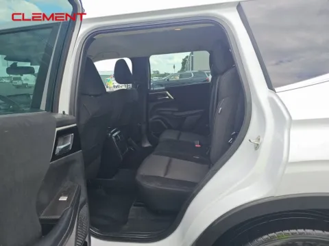 More photos of 2023 Mitsubishi Outlander ES at Clement Supercenter, MO