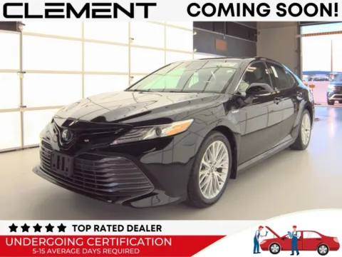 Black 2020 Toyota Camry Hybrid XLE for sale in St. Charles, MO