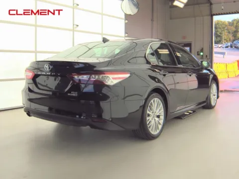 More photos of 2020 Toyota Camry Hybrid XLE at Clement Supercenter, MO
