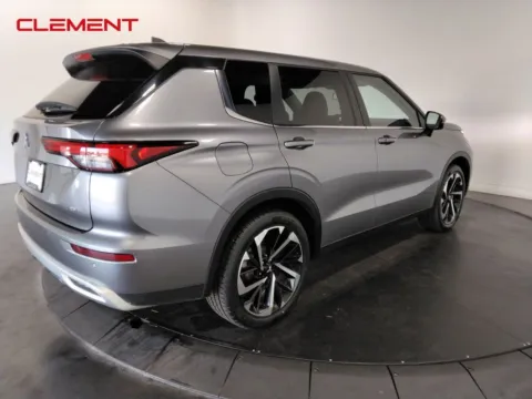 More photos of 2024 Mitsubishi Outlander SE at Clement Supercenter, MO