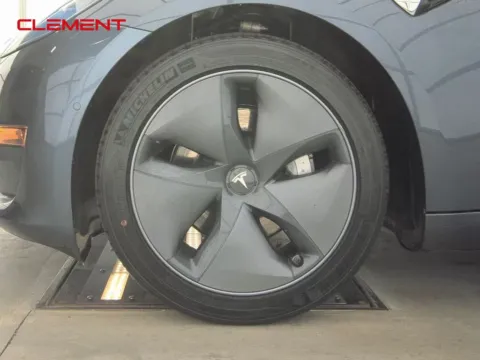 More photos of 2020 Tesla Model 3 at Clement Supercenter, MO