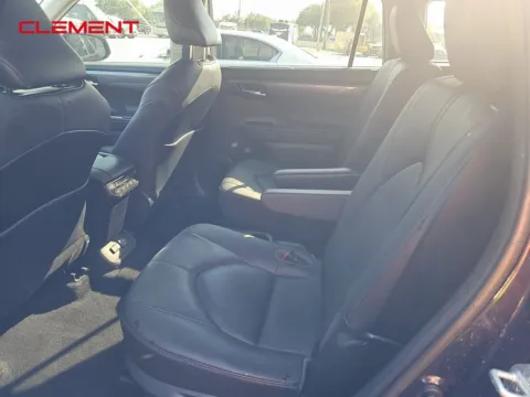 More photos of 2020 Toyota Highlander Platinum at Clement Supercenter, MO