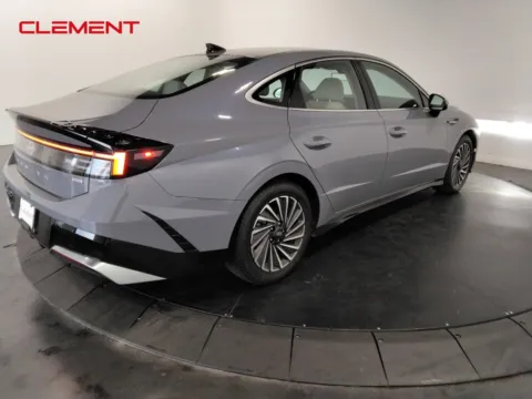 More photos of 2024 Hyundai Sonata Hybrid SEL at Clement Supercenter, MO
