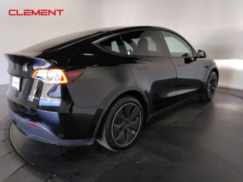 More photos of 2021 Tesla Model Y Long Range at Clement Supercenter, MO