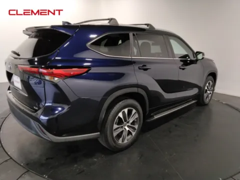 More photos of 2023 Toyota Highlander XLE at Clement Supercenter, MO