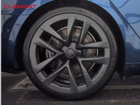 More photos of 2022 Tesla Model S at Clement Supercenter, MO